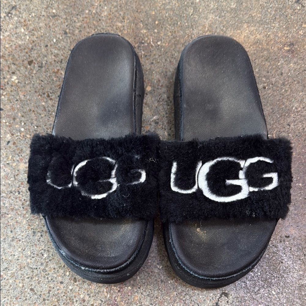 UGG Black Fuzzy Logo Slides